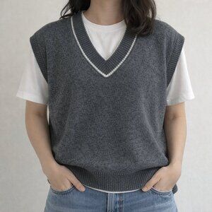 Max Studio Oversized Crop V-Neck - Extra Fine Merino Wool Sweater Vest